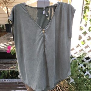 Green top cropped sleeves